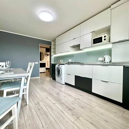 Apartpoltava: Business-Class Apartments with Panoramic Balcony in Prestigious New Building Exterior photo