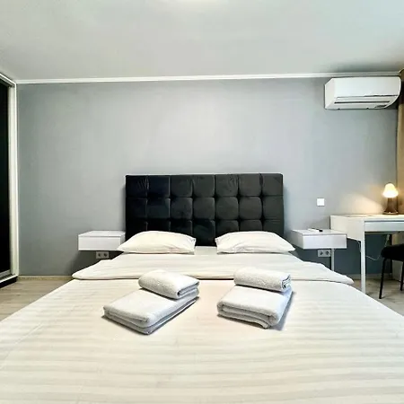 Apartpoltava: Business-Class Apartments with Panoramic Balcony in Prestigious New Building Exterior photo