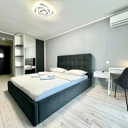 Apartpoltava: Business-Class Apartments with Panoramic Balcony in Prestigious New Building Exterior photo