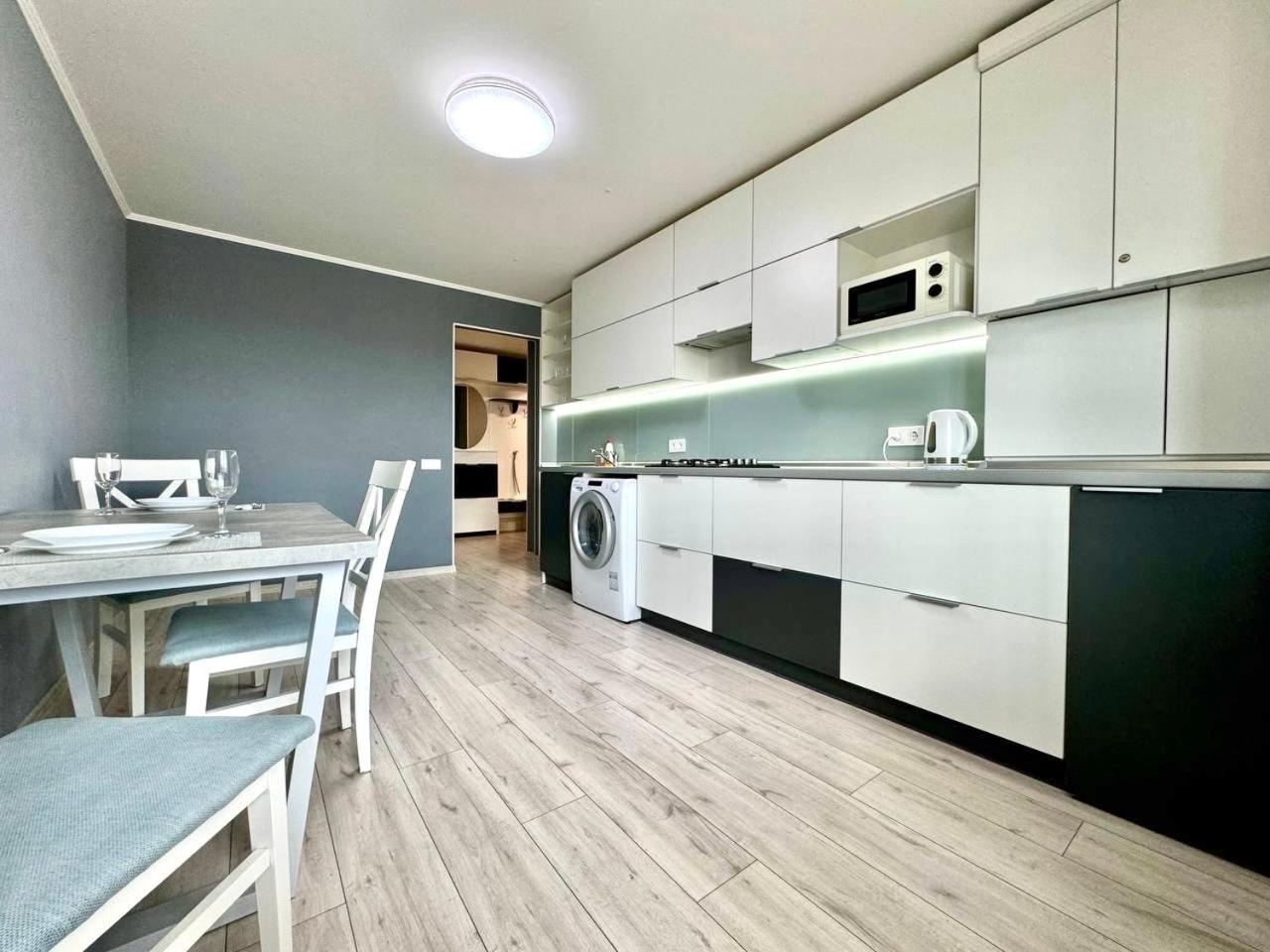 Apartment Apartpoltava: Business-class With Panoramic Balcony In Prestigious New Building